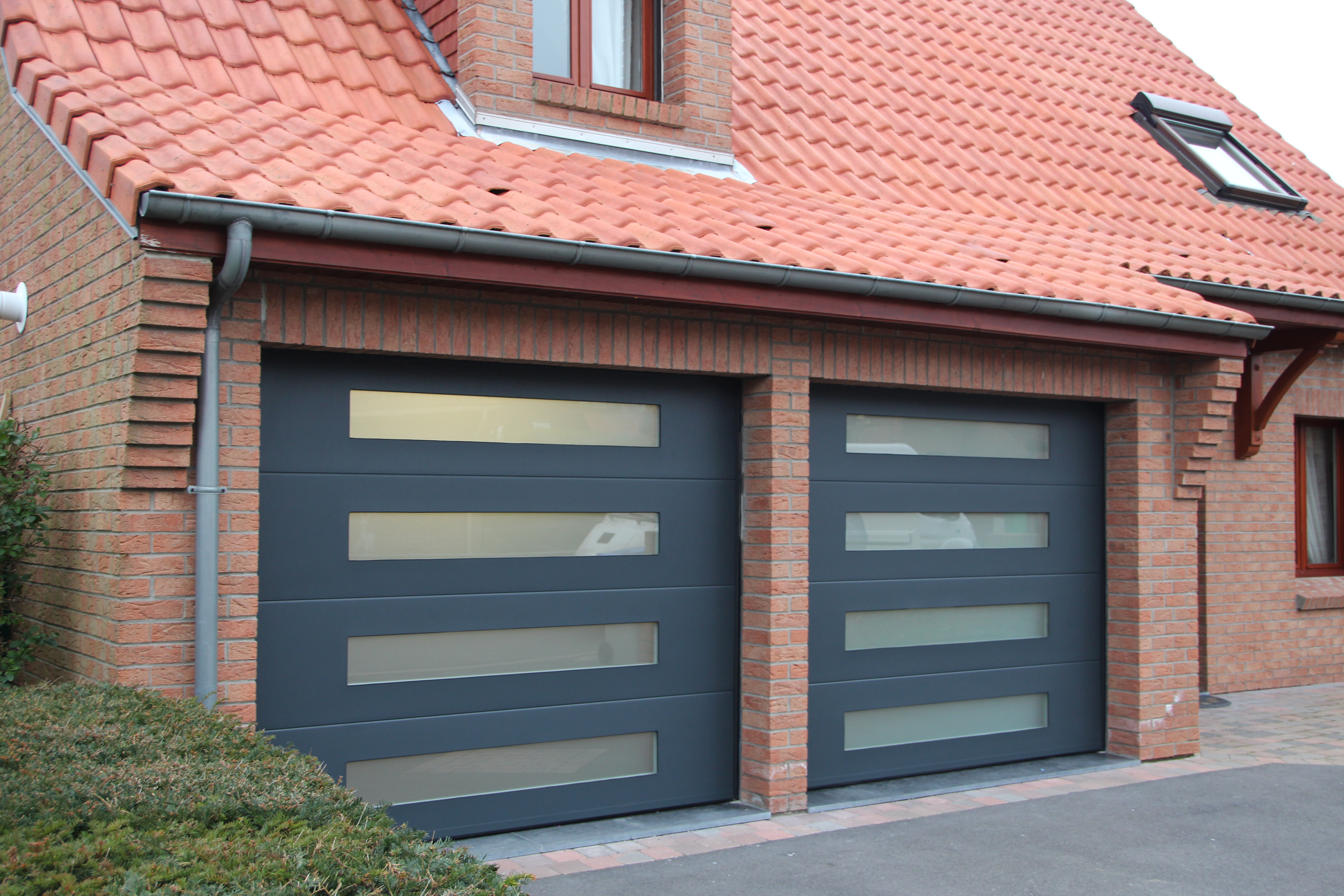Portes de garage Roncq - APBN Menuiseries